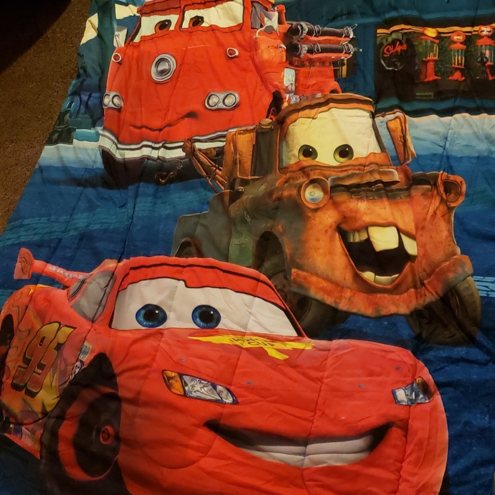Cars comforter and curtain.